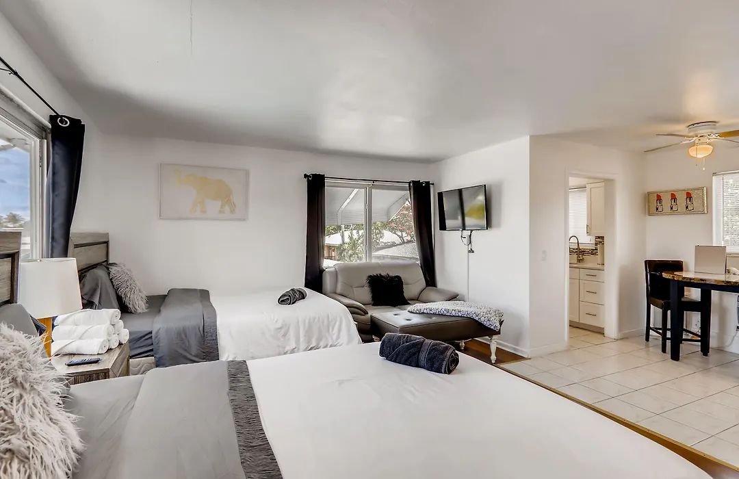 Coral Sands Boutique Lux Studio-1