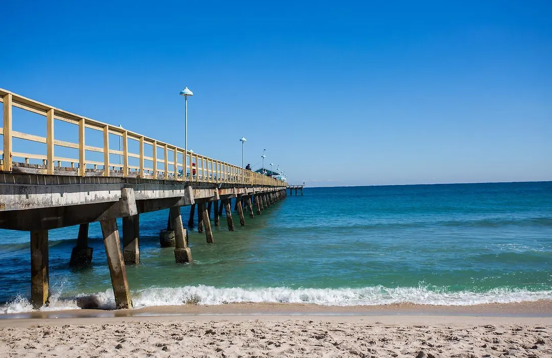 Travelodge By Wyndham Fort Lauderdale Beach-1