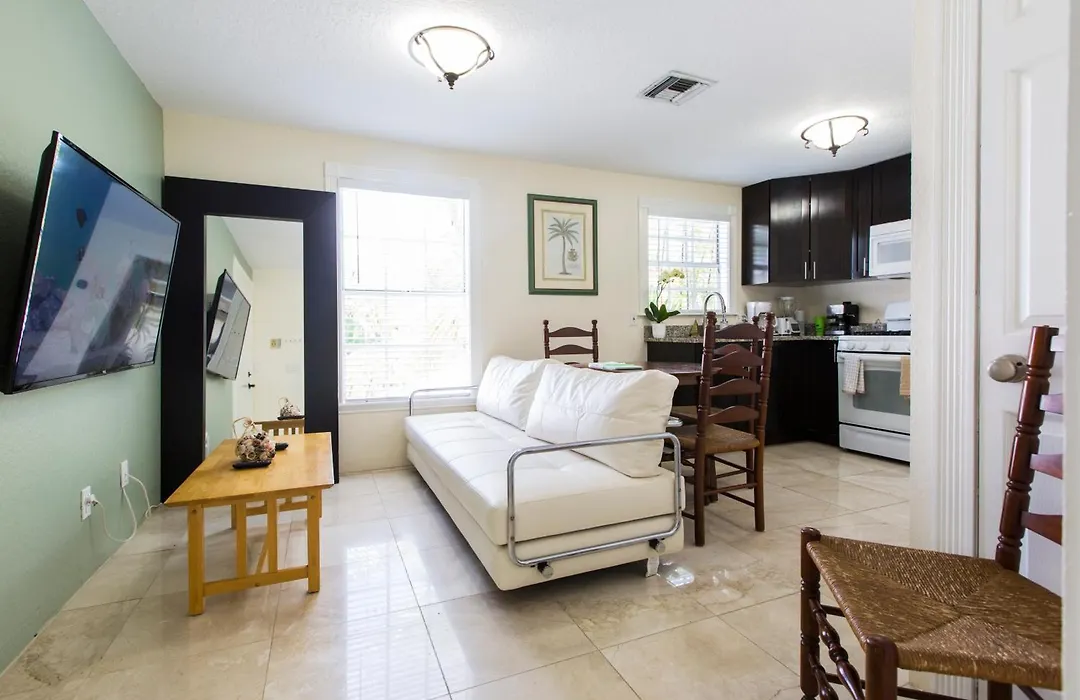 Tropical Garden Bungalow B-1