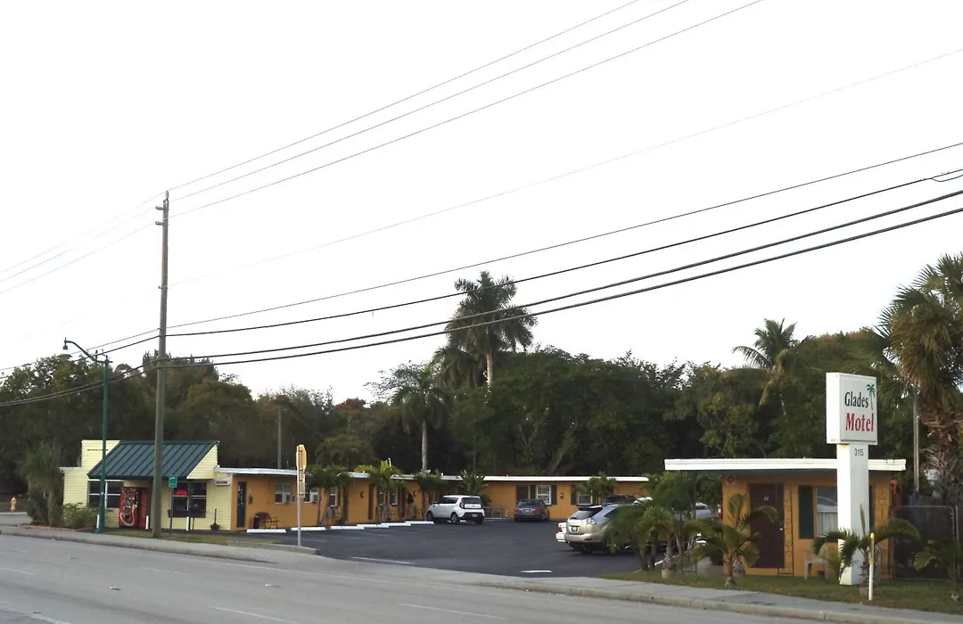 Glades Motel - Naples-1