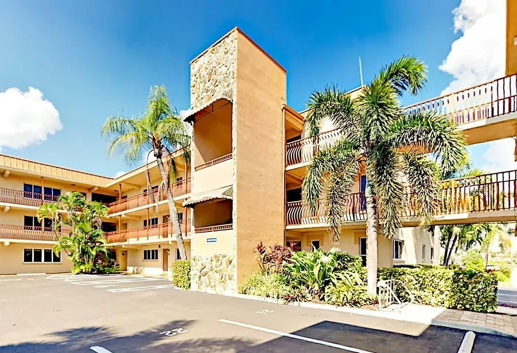 Treasure Island Beach, Fl Waterfront Condo Located Steps Away From The Intracoastal Waterway-1