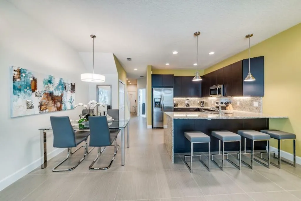 Charming Townhome With Private Pool Near Disney-1