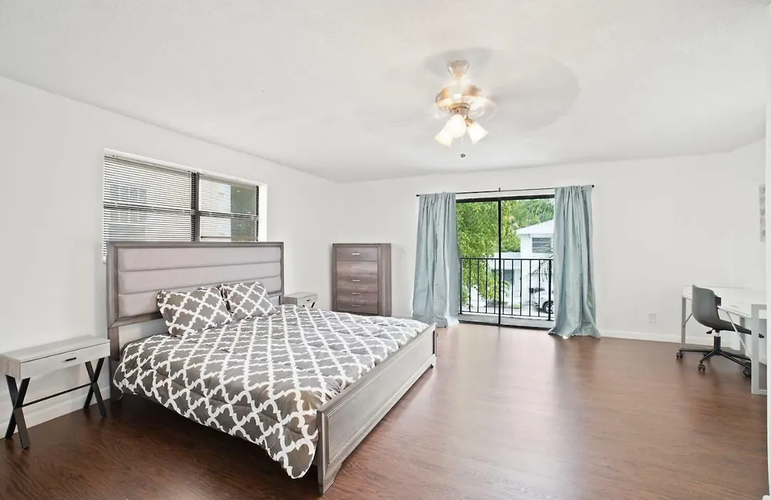 Historic Beach Escape - Entire Apartment D-1