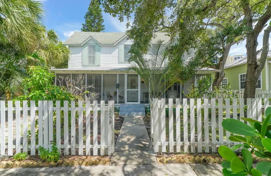 Historic Home In Downtown, Built In 1911-1