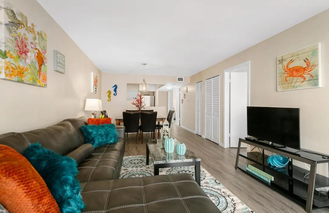 2 Bedroom 2 Bath With Patio On 11Th Collins Ave-1