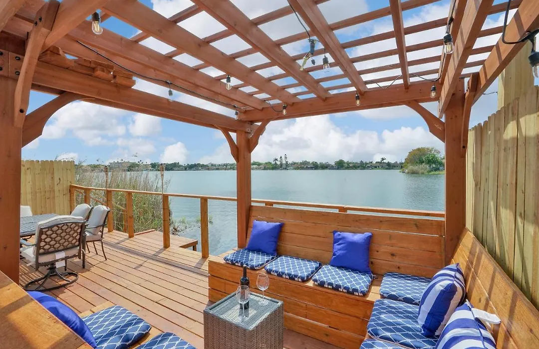 5 Star Pergola & Dine On Sun-Splashed Luxury Deck-1