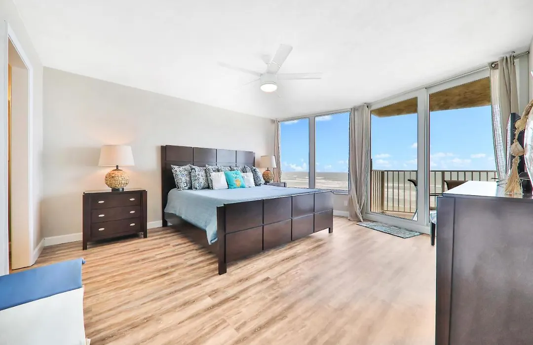 Shores Club - 302-1
