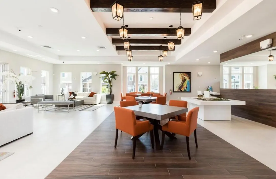 Amazing Townhome With Summer Kitchen Su2668-1