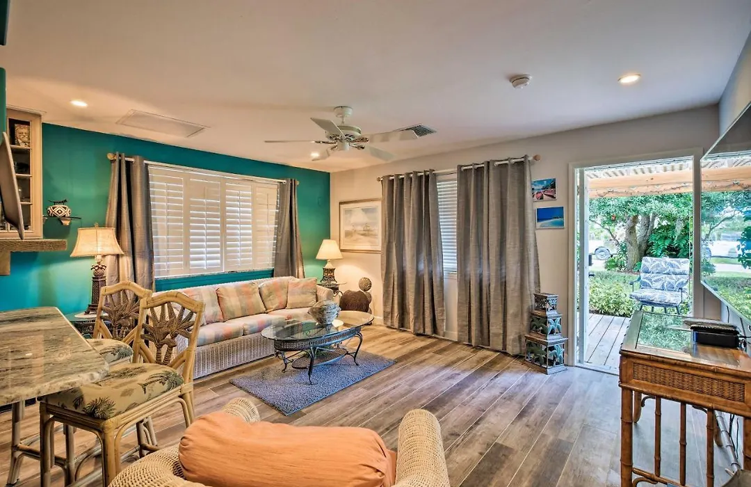 Updated Naples Cottage - Near Beaches And Golfing!-1