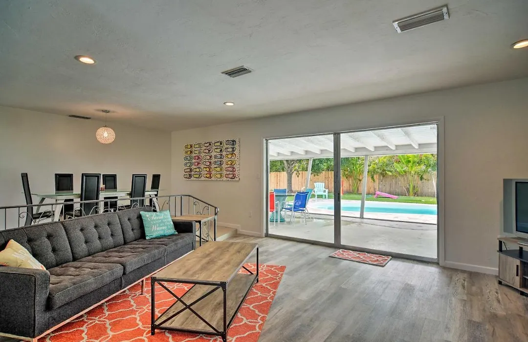 Sarasota Home W/ Large Backyard & Water Access-1
