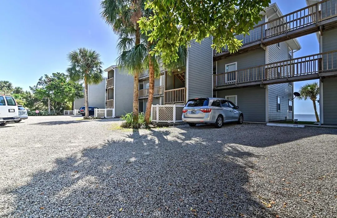 Beachfront Cedar Key Condo W/ Pool, Spa & Views!-1