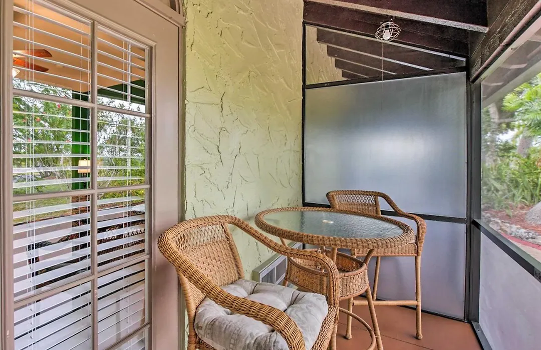 Vibrant Naples Studio With Pool Access And Porch!-1