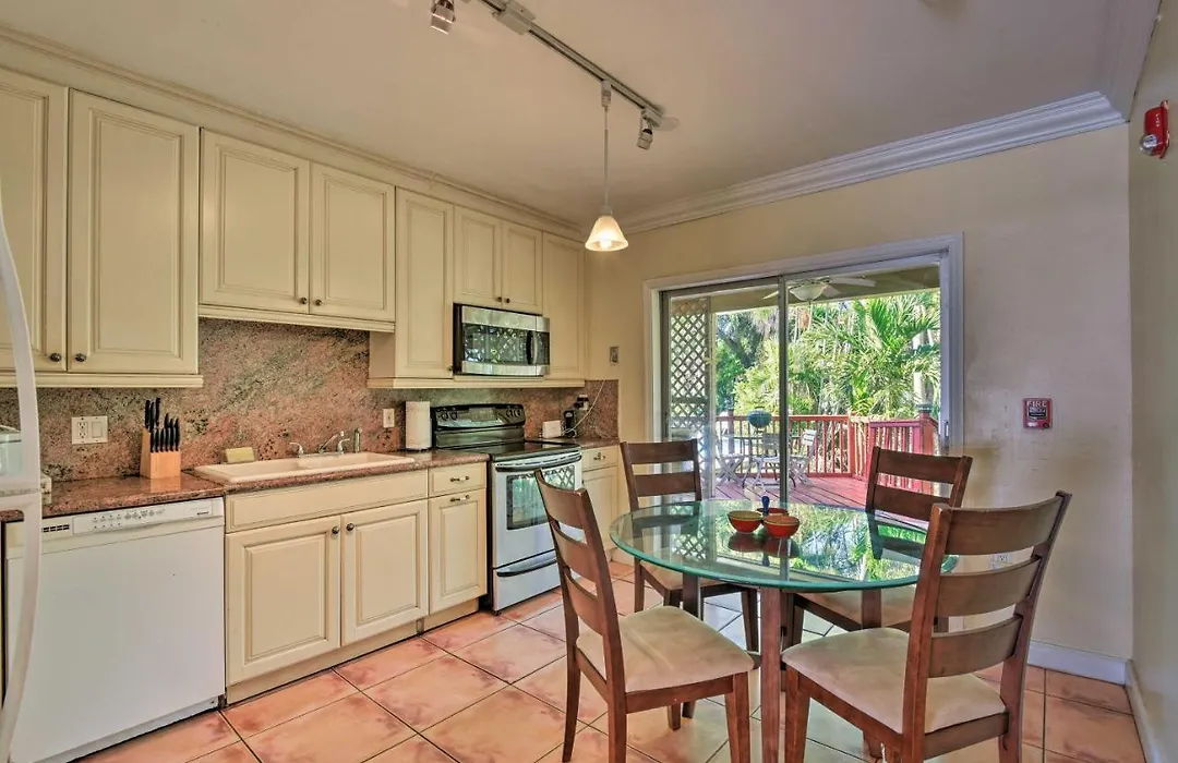 Quaint Central Miami Bungalow: 10 Mi To Mid-Beach!-1