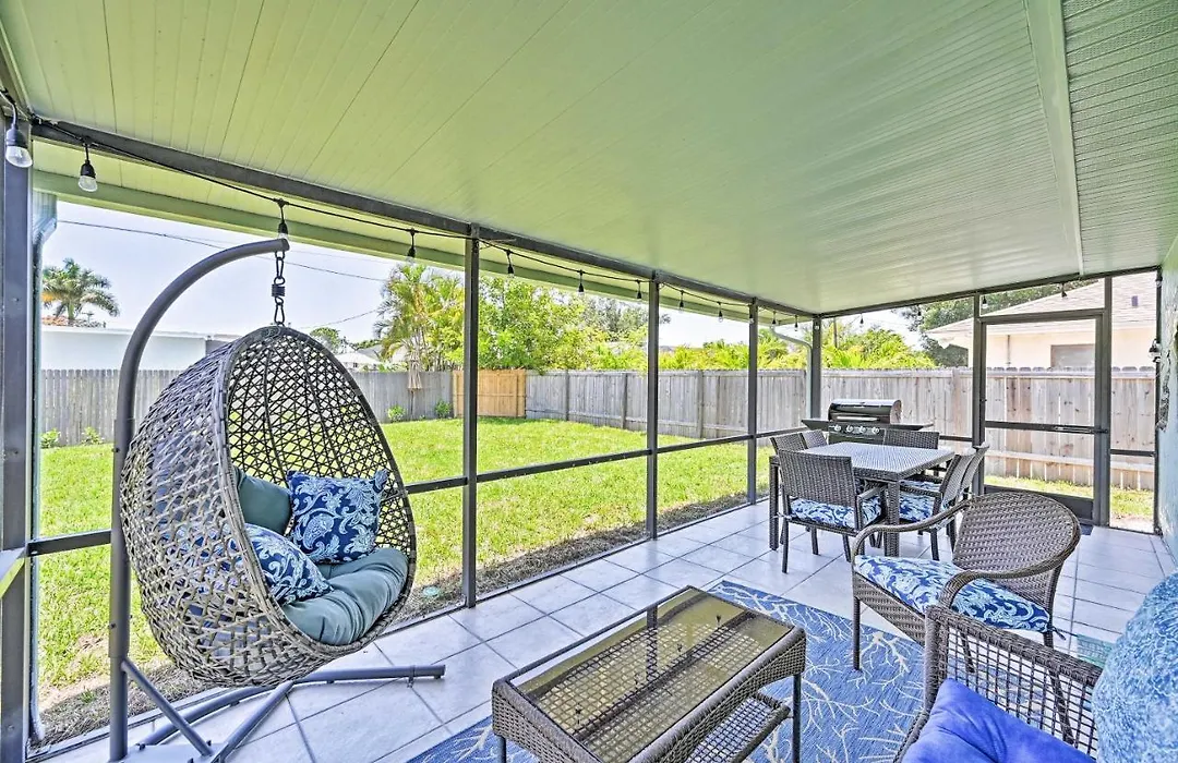 Retreat W/ Heated Pool Near Vanderbilt Beach!-1