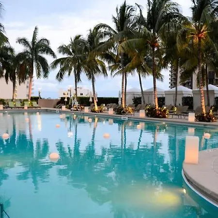 Private Condo Hotel At Four Seasons Brickell-3