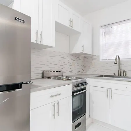 Modern Studio In Heart Of Miami-3