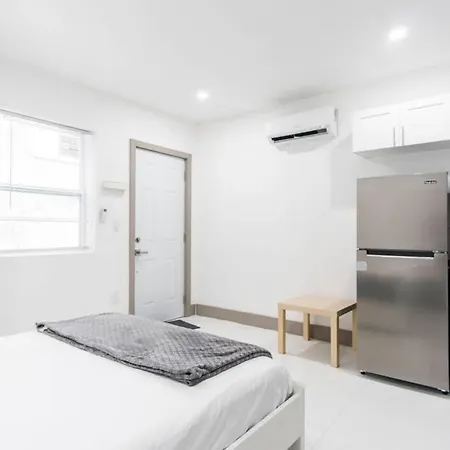 Modern Studio In Heart Of Miami-2