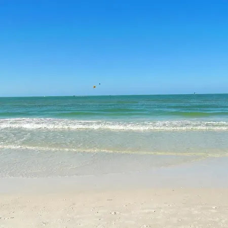 Modern & Fresh - Less Than 3 Miles To The Beach!-2