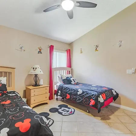 Two Master Bedrooms Pool Home Private Yard-2