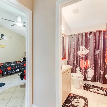 Two Master Bedrooms Pool Home Private Yard-3