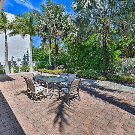 Lido Key Hideout W/ Patio & Yard + Walk To Beach!-2