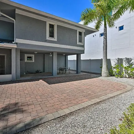 Lido Key Hideout W/ Patio & Yard + Walk To Beach!-3
