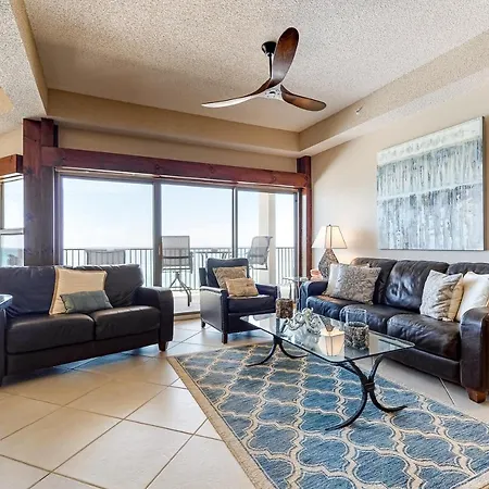 Emerald Towers West Penthouse 6002-3