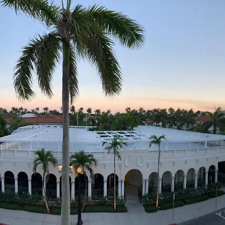 Palm Beach Hotel With Juliette Balconies! 2 Blocks From Beach! Historic Landmark-2