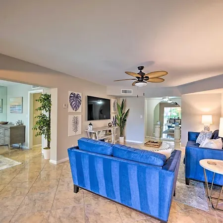 Naples Condo W/ Enclosed Balcony & Lake Views!-3