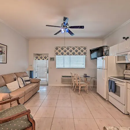 Waterfront Naples Condo About 15 Mi To Everglades!-2