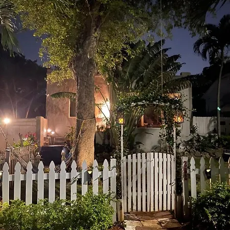 Ne Miami Cottage-3