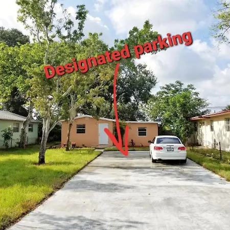Glam Private Studio 4 Miles From Hard Rock Stadium-3