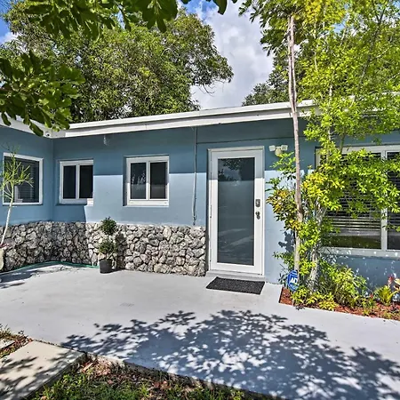 Shady And Eclectic Fort Lauderdale Dwelling With Yard!-2
