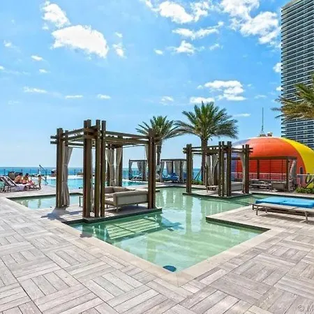 Hyde Resort 1803-2