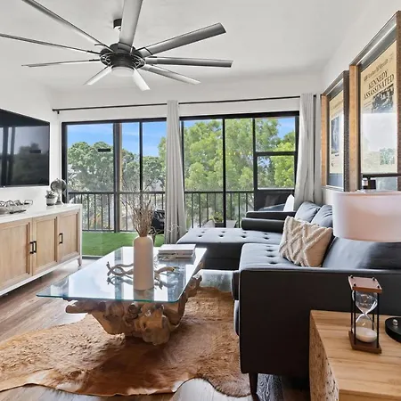 Newly Remodeled, Pool,Tennis,5 Mins Drive 2 Beach-3