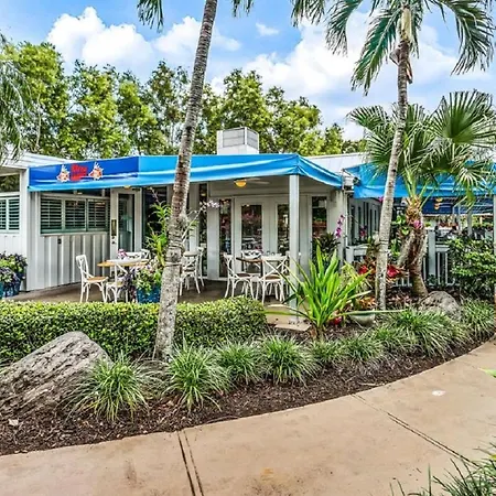 Park Shore Unit Beautiful Beaches And 5Th Ave Shopping-3