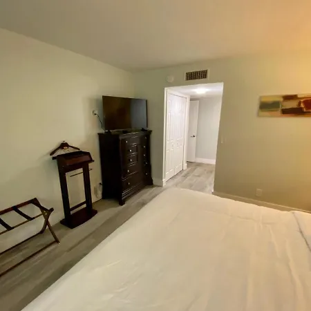 Zen Weston Condo Centrally Located-2