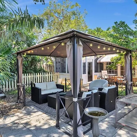 Supervilla - 3Br/1Ba - Pool - 5 Mins To Beach-3
