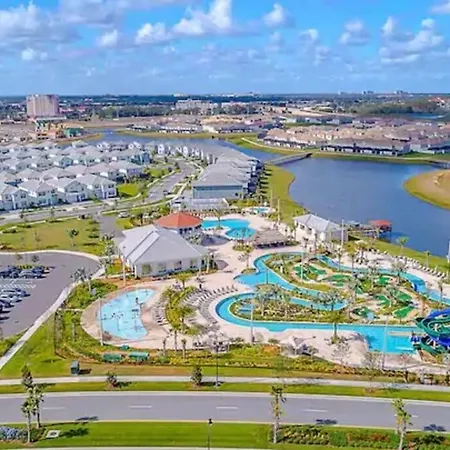 Newly Listed Townhouse Storey Lake, Free Waterpark-2