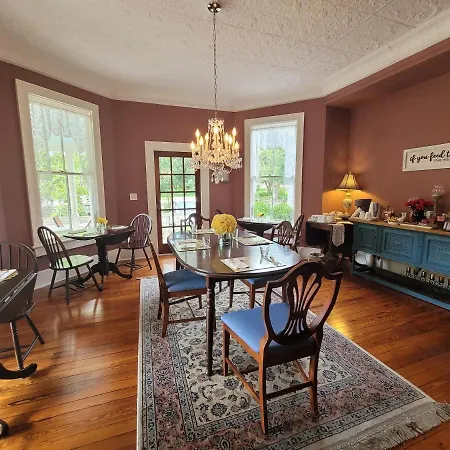 The Camellia Rose Inn- King Room Stardust-2