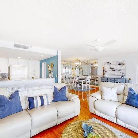 Pier House 502-3