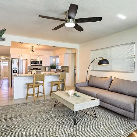Cute & Cozy Florida Duplex: Walk To Beaches!-2