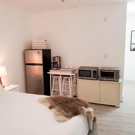 Stylish & Newly-Renovated Suites Near Las Olas-2