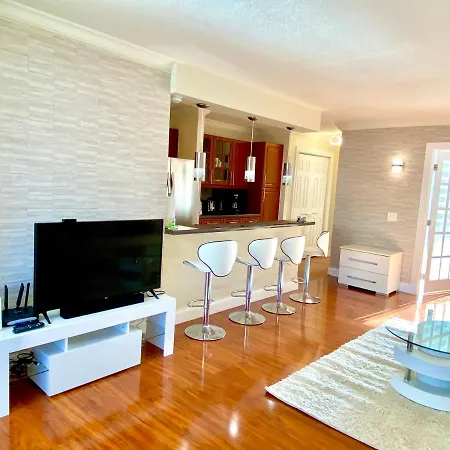 Deluxe Waterfront One Bedroom Apartment With Miami Skyline View, Free Parking 5 Mins Drive To Miami Beach-3