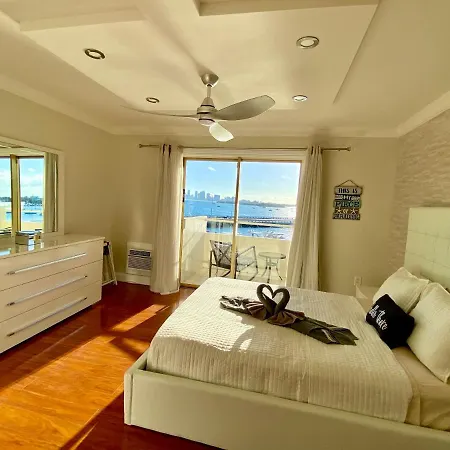 Deluxe Waterfront One Bedroom Apartment With Miami Skyline View, Free Parking 5 Mins Drive To Miami Beach-2