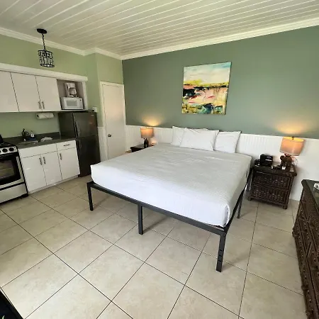Breezy Palms Resort-2