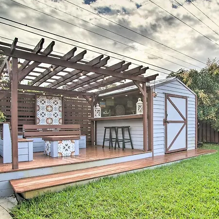Tropical Home With Outdoor Oasis 2 Mi To Beach-2