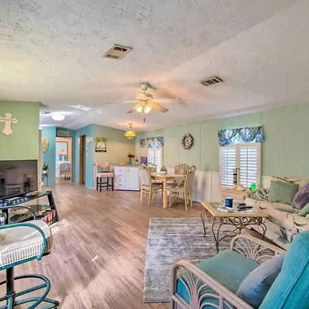 Family Getaway With Yard - Near Beaches And Parks!-2