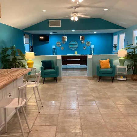 3Gulls Inn Ozona-Boutique Hotel-Steps From Restaurants & Brewery-Swimspa Pool-Pet Friendly-3