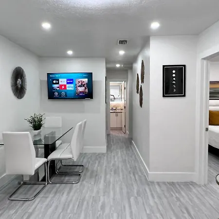 Stylish 2 Bedrooms Apartment By Miami International Airport-2